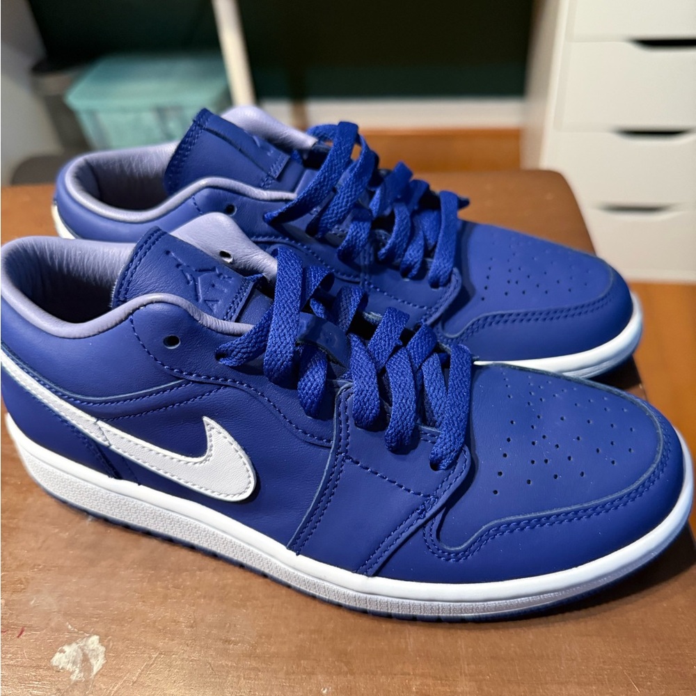 Jordan Women Blue Sneakers size 7 - Picture 2 of 4